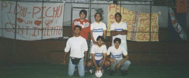 Los Pichu-Pichu en el potrero sintético del barrio